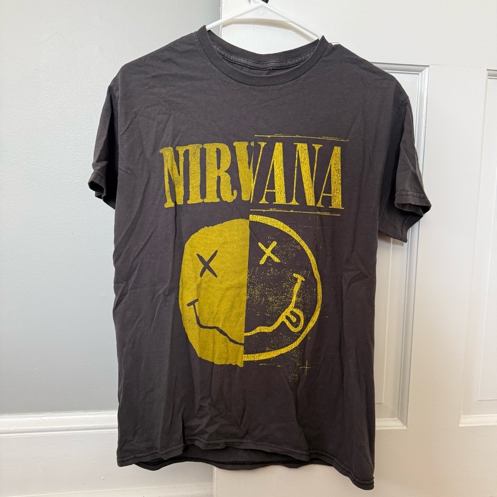 NIRVANA Gray & Yellow Smiley Face Cotton Tee Shirt, unisex, size small